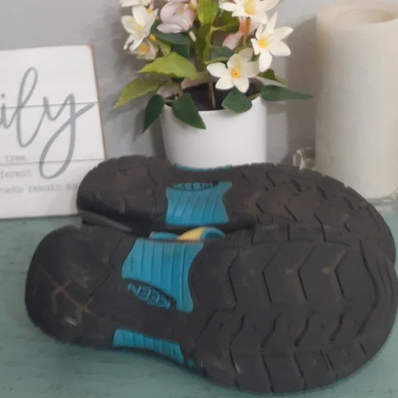 KEEN SANDALS SZ 4 KIDS - Picture 3 of 4